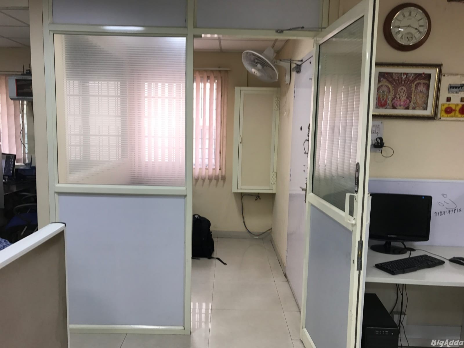 1200sqft fully furnished office space available fo