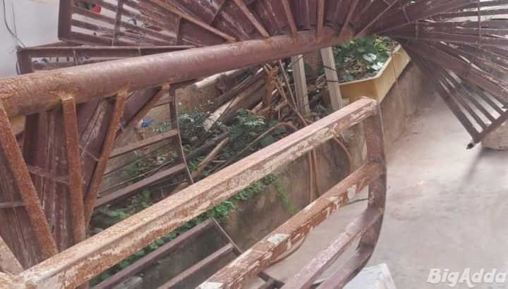 HEAVY DUTYSPIRAL STEPS IN BRAND NEW CONDITION FOR