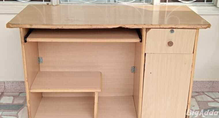 A Strong & Good Quality Computer Table for Resale