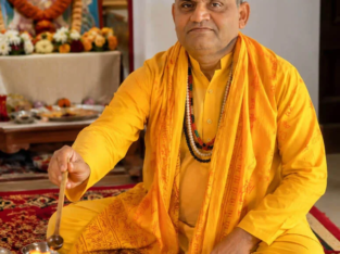 Astrologer Vedic Mahesh Shastri