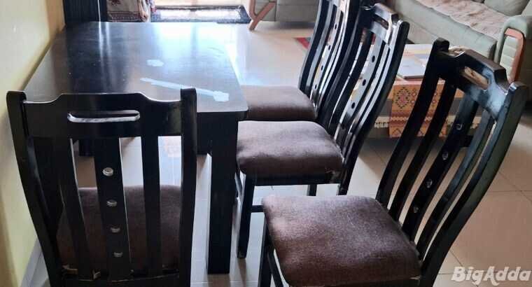 48″ x 32″ Compact 4-Seater Dining Table