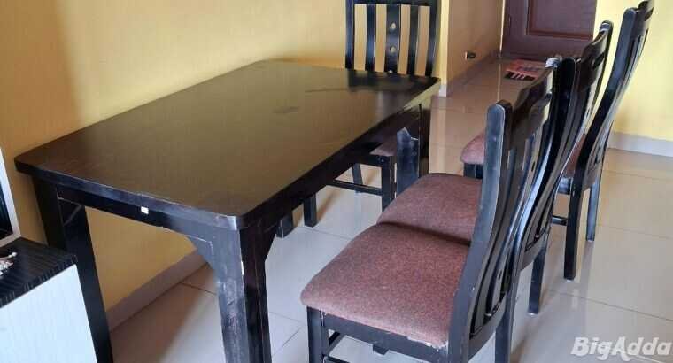 48″ x 32″ Compact 4-Seater Dining Table