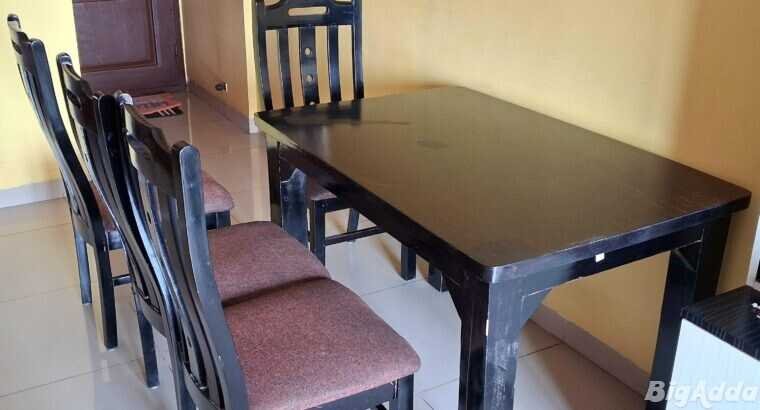 48″ x 32″ Compact 4-Seater Dining Table