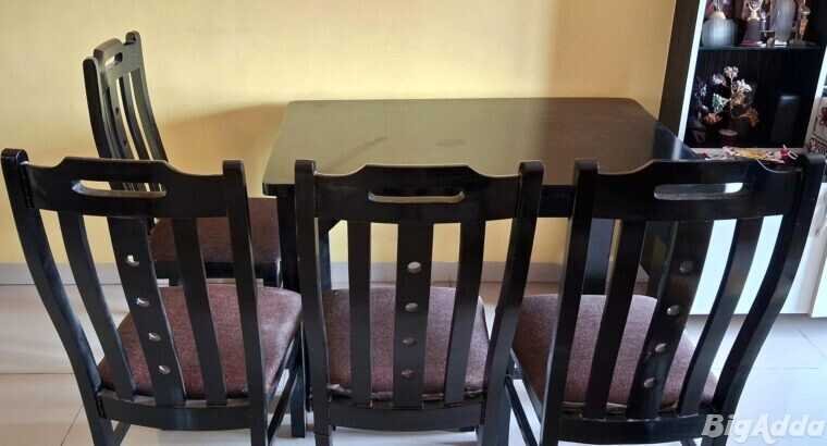 48″ x 32″ Compact 4-Seater Dining Table